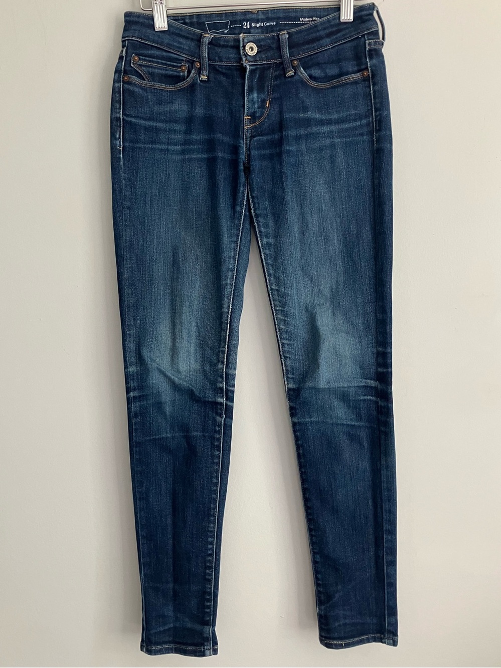 LEVIS Modern Rise Slight Curve Dark Wash Distressed Dark Wash Size 24